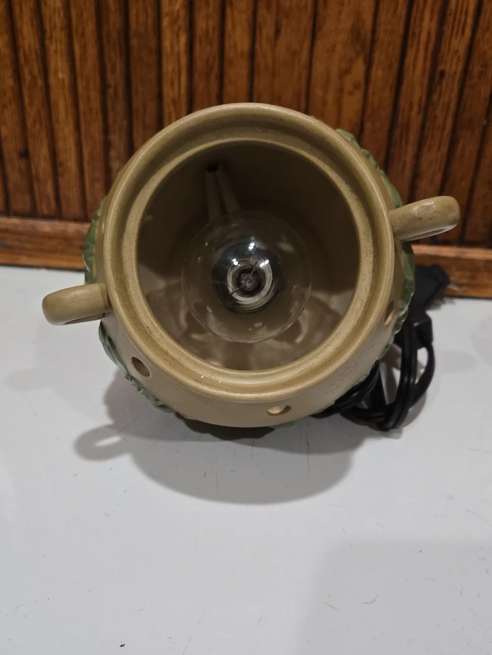 SCENTSY  **GRAPEVINE** WARMER - FULL SIZE - WAX MELTER w/BULB - DISCONTINUED